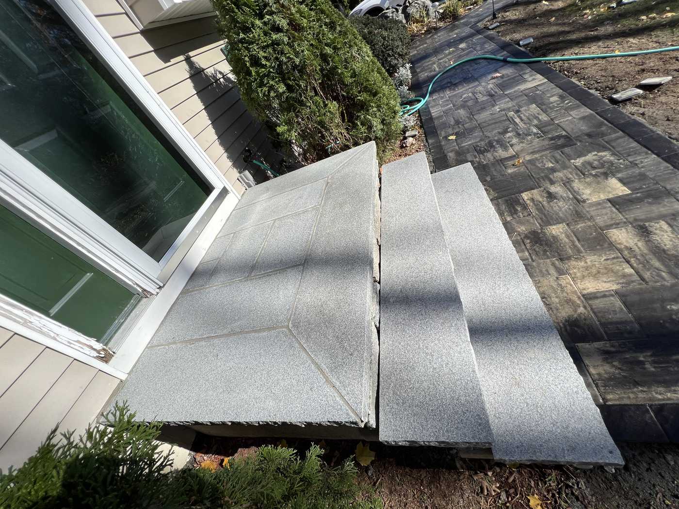 asphalt paving driveway residential MDZ Crew paving contractor in Weston, Massachusetts